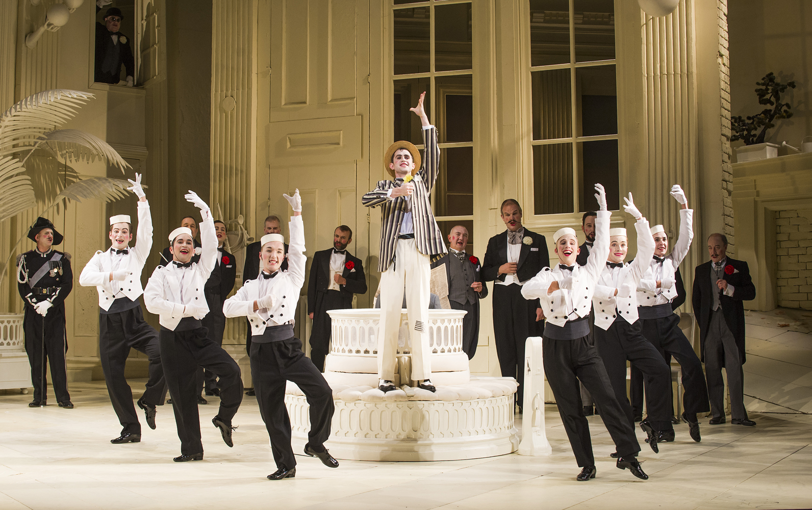ENO1516 The Mikado: Anthony Gregory and company (c) Tristram Kenton
