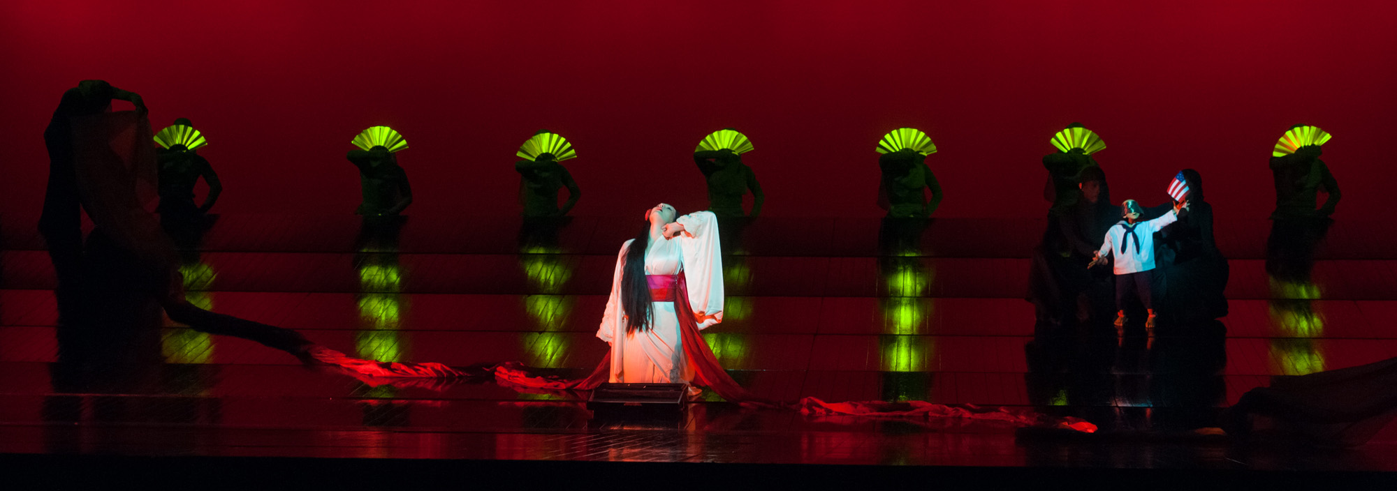 ENO Madam Butterfly, Dina Kuznetsova, dancers (c) Thomas Bowles