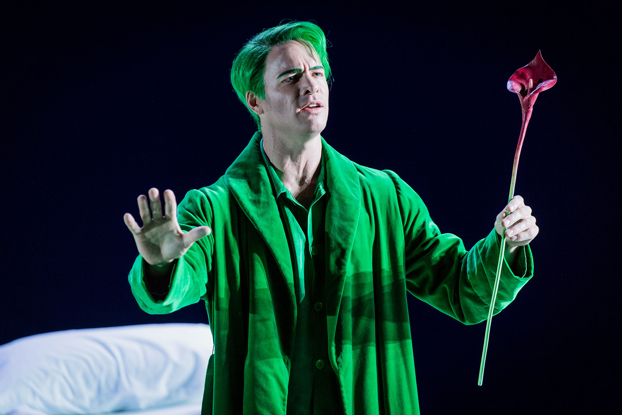 ENO A Midsummer Night's Dream Christopher Ainslie (c) Robert Workman