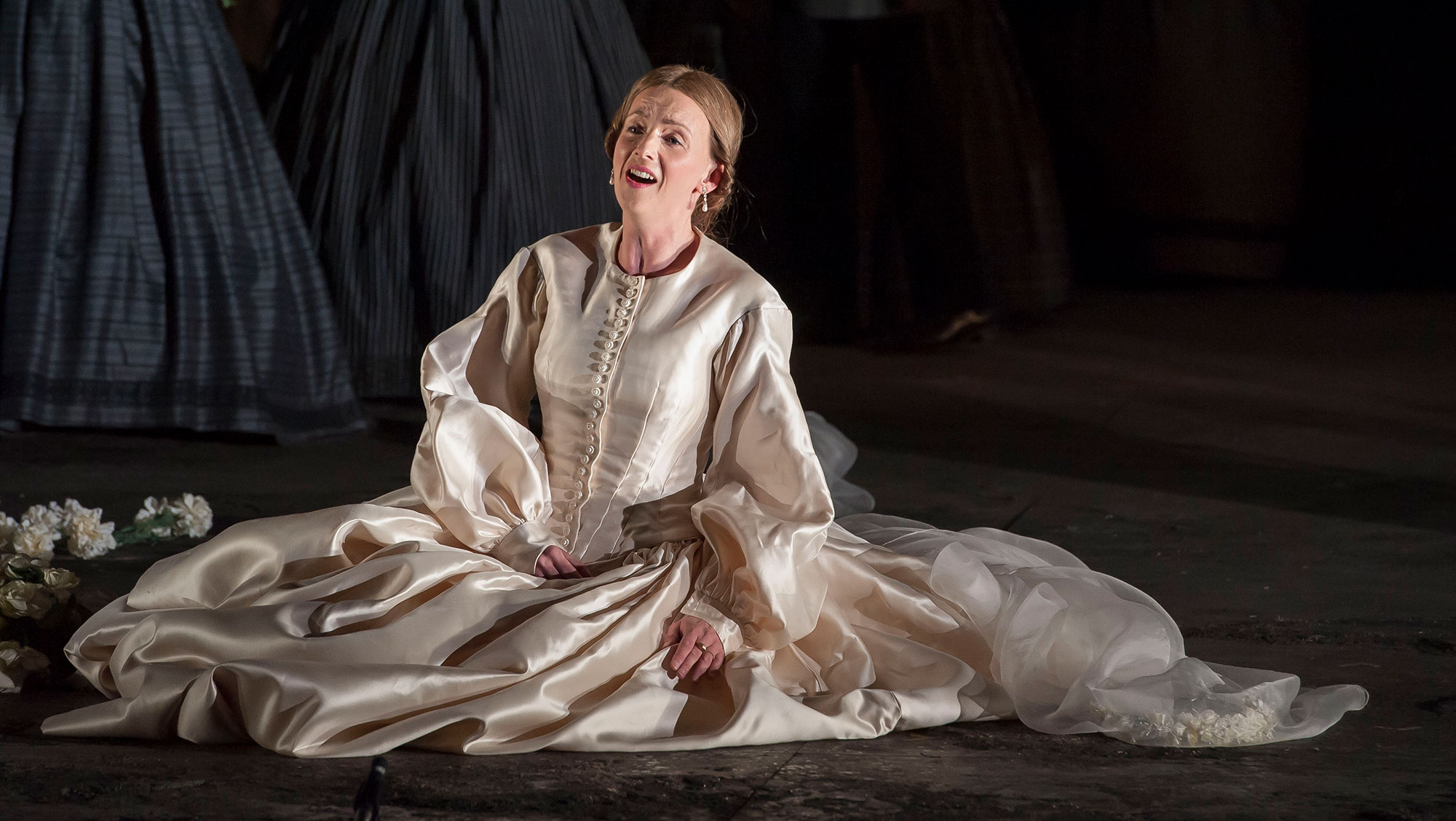 ENO Lucia di Lammermoor Sarah Tynan in the title role (c) John Snelling