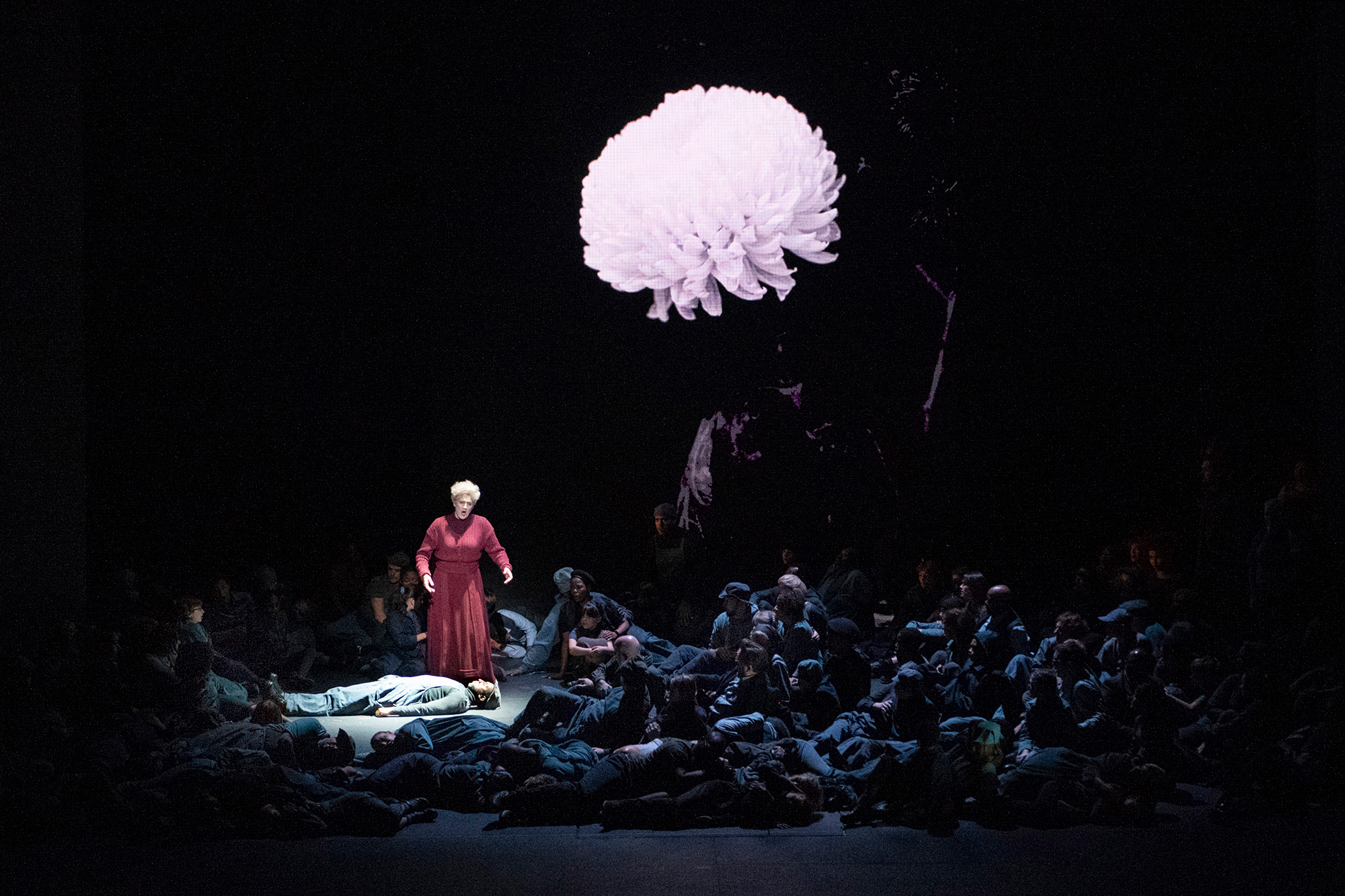 ENO War Requiem: Emma Bell and Ensemble (c) Richard Hubert Smith