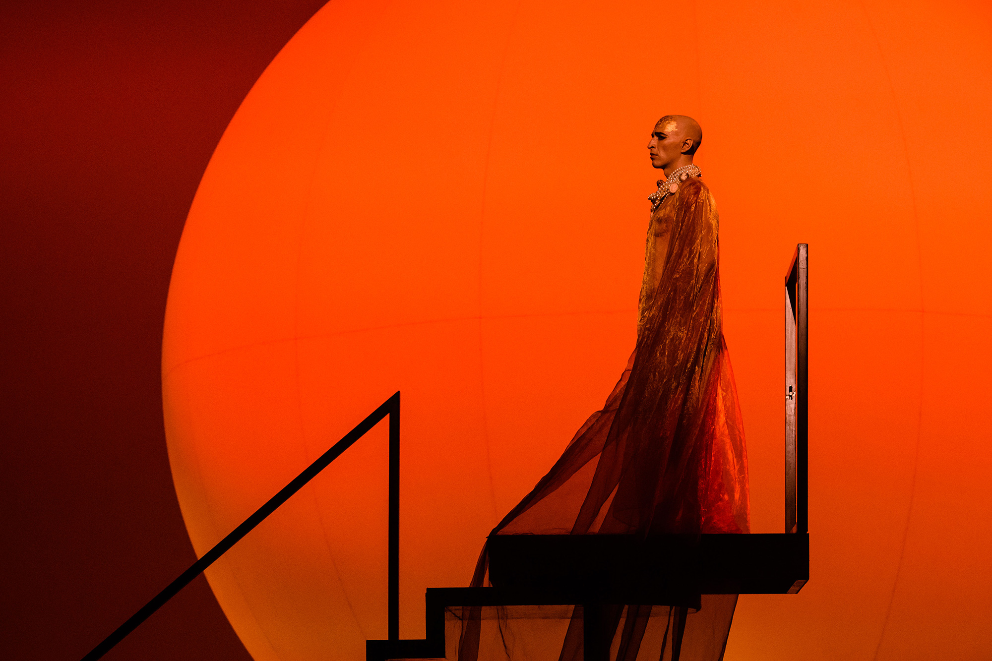 Akhnaten walking down steps