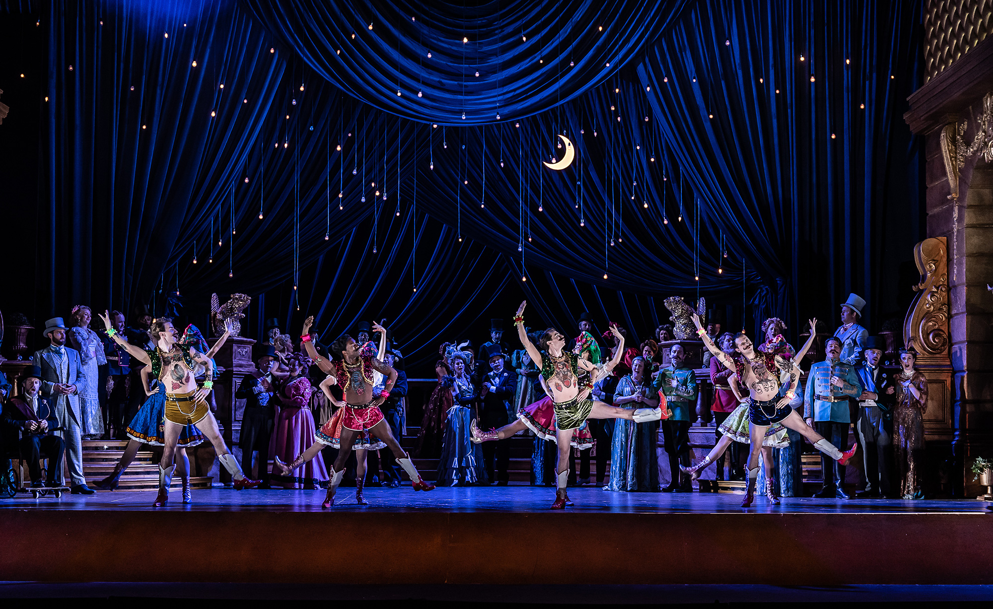 The Merry Widow: Dancers on stage