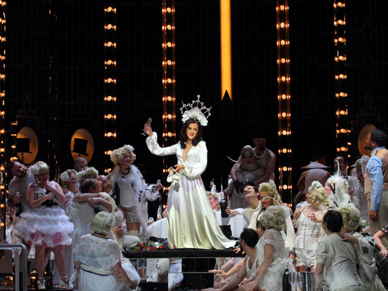ENO Traviata Claudia Boyle ENO Chorus © Catherine Ashmore