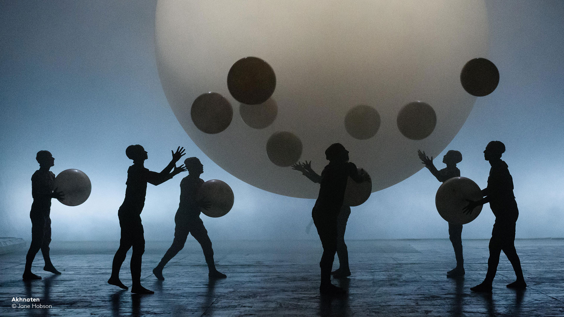 Jugglers scene in Akhnaten