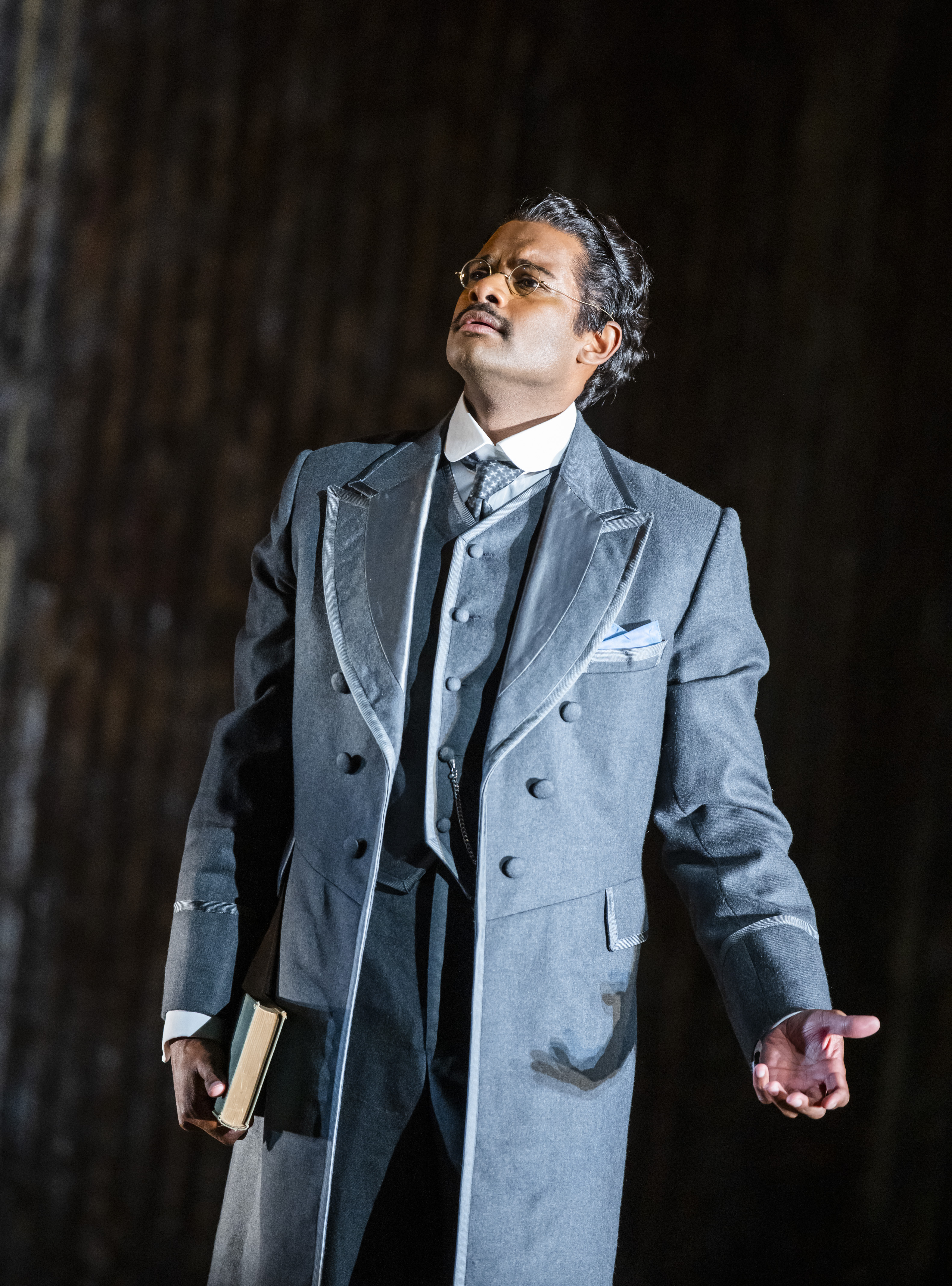 ENO2122 Satyagraha: Sean Panikkar as Gandhi © Tristram Kenton