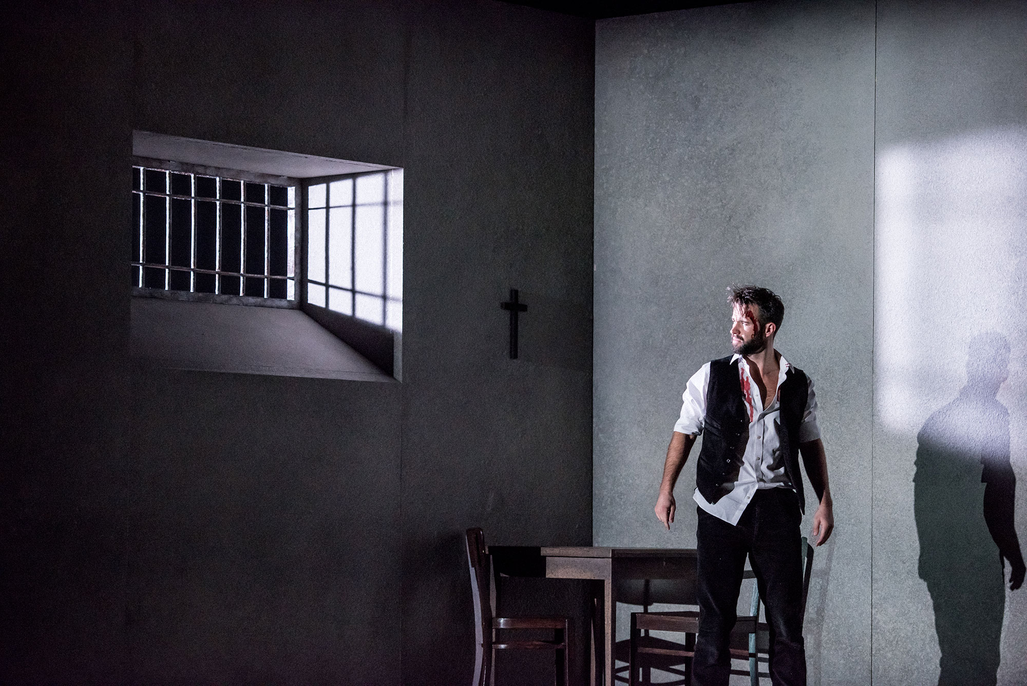 ENO2223 Tosca: Adam Smith as Cavaradossi © Genevieve Girling