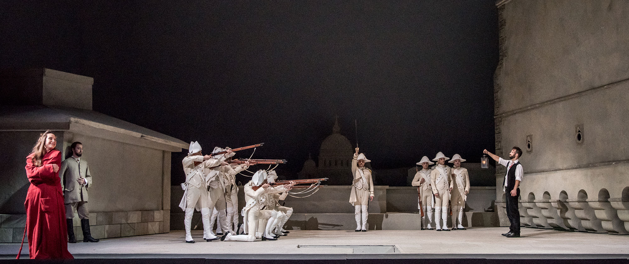 10 / 12 ENO2223 Tosca: Ensemble © Genevieve Girling