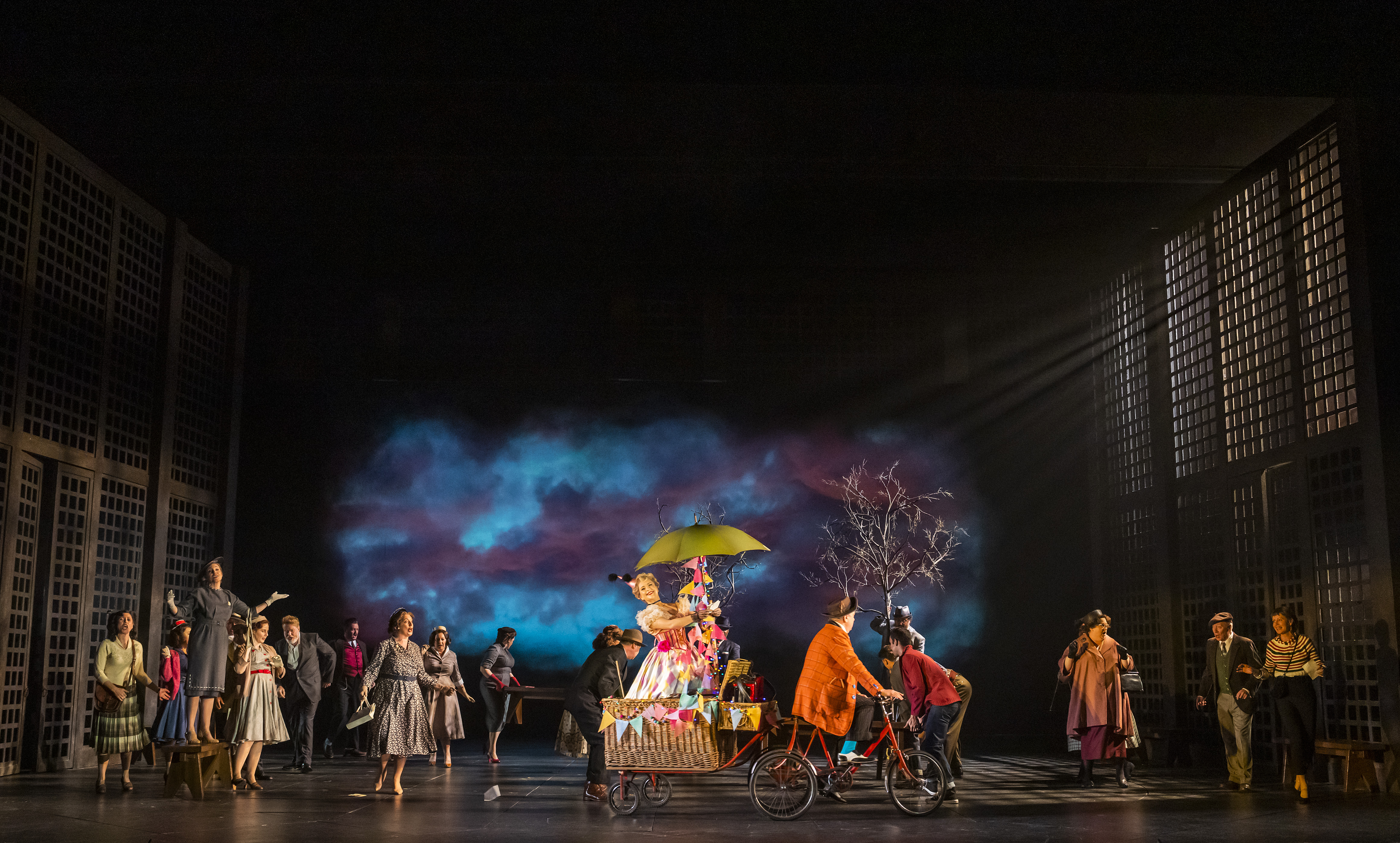 ENO 2022, The Yeomen of the Guard, ensemble © Tristram Kenton