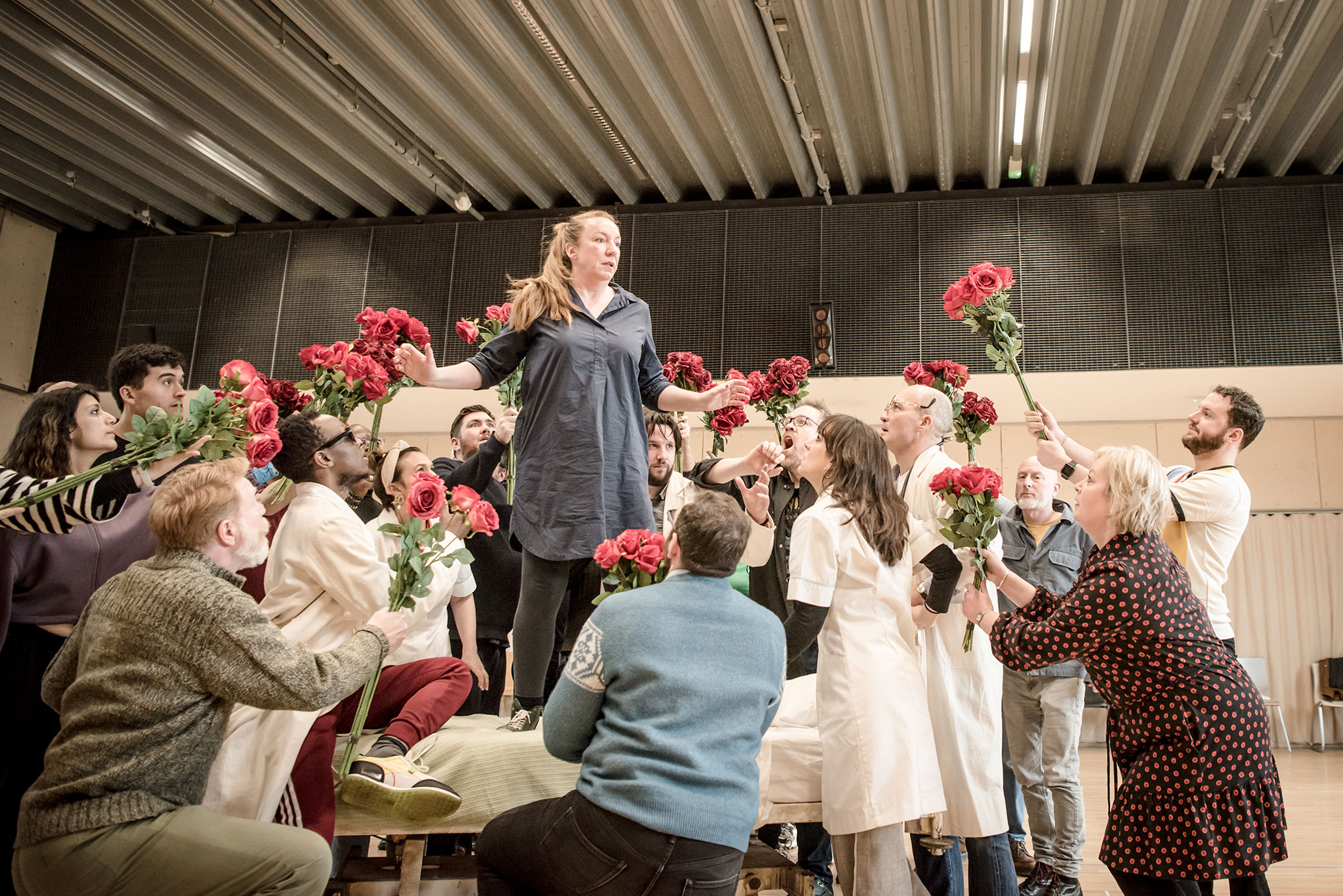 Allison-Oakes,-Cast-&-ENO-Chorus-–-ENO’s-The-Dead-City-2023-–-Rehearsal-Images-©-Genevieve-Girling-(DSC_9949)