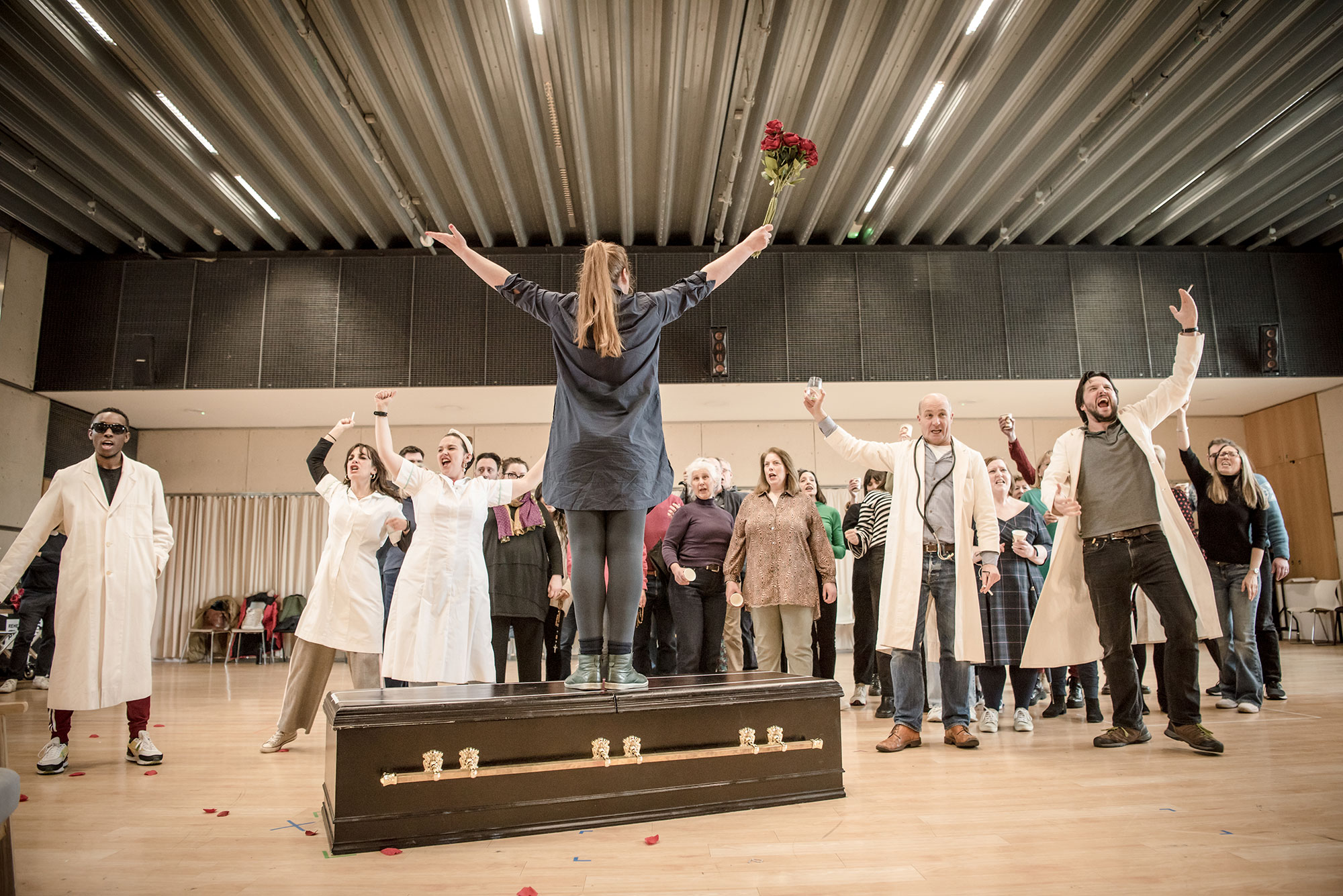 Cast-of-the-ENO’s-The-Dead-City-2023-–-Rehearsal-Images-©-Genevieve-Girling-(DSC_9884)