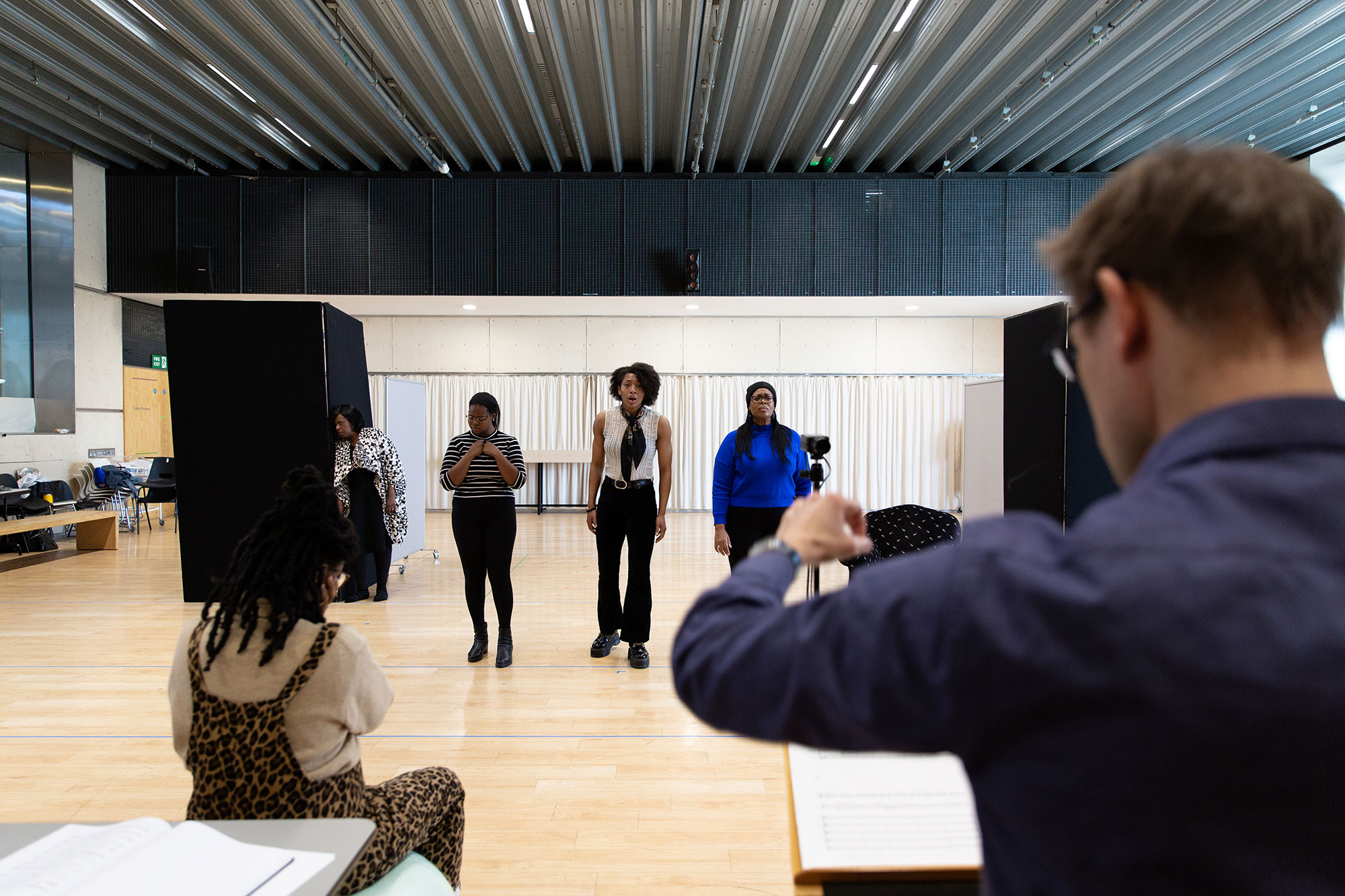ENO Blue 2223, rehearsals, Chanáe Curtis, Idunnu Münch, Sarah-Jane Lewis © Adiam Yemane (13)