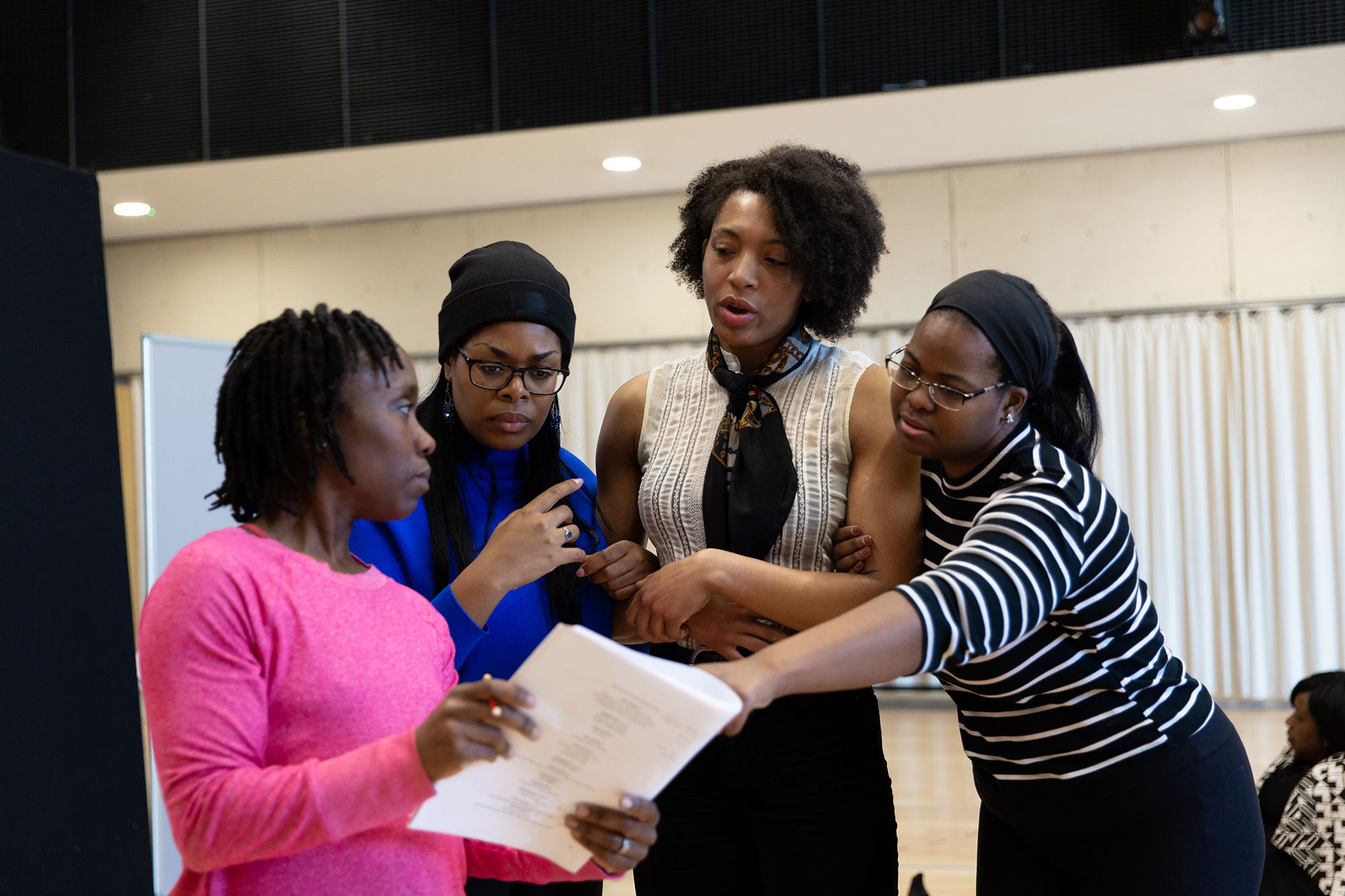 ENO-Blue-2223,-rehearsals,-Ingrid-Mackinnon,-Sarah-Jane-Lewis,-Idunnu-Münch,-Chanáe-Curtis-©-Adiam-Yemane-(6)