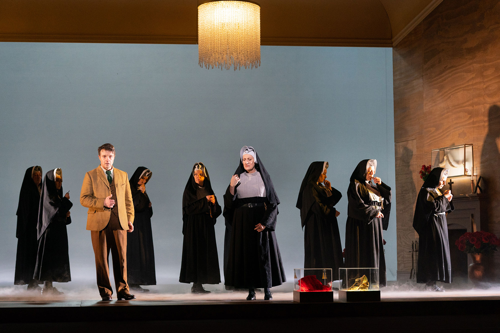 ENO-The-Dead-City-2023,-Rolf-Romei,-Sarah-Connolly,-ENO-Chorus,-©-Helen-Murray-(187)