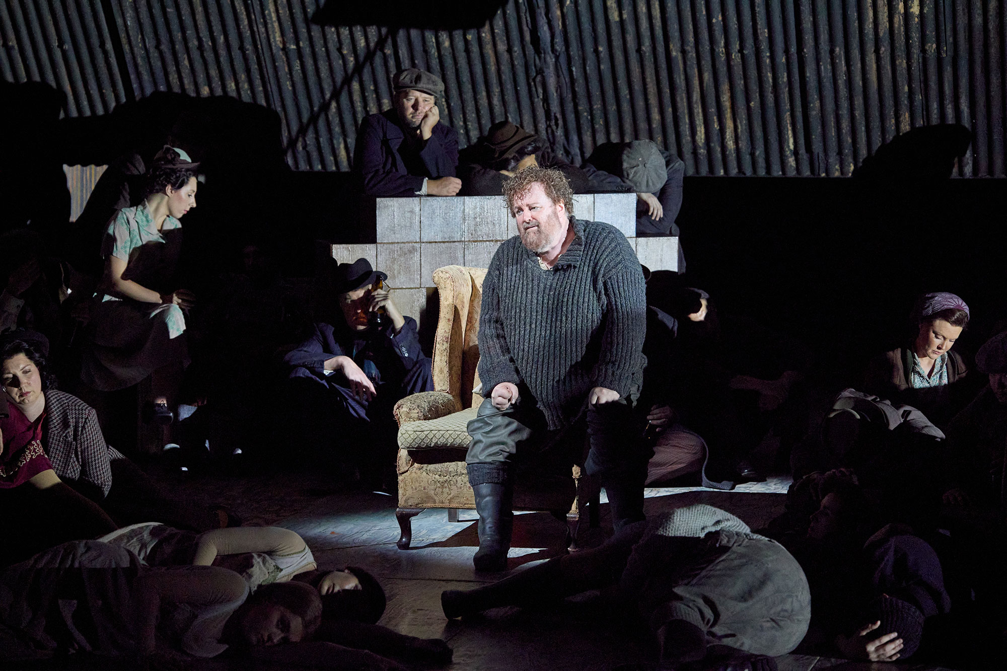 Gwyn Hughes Jones and the ENO Chorus in ENO's Peter Grimes 2023 ©Tom Bowles
