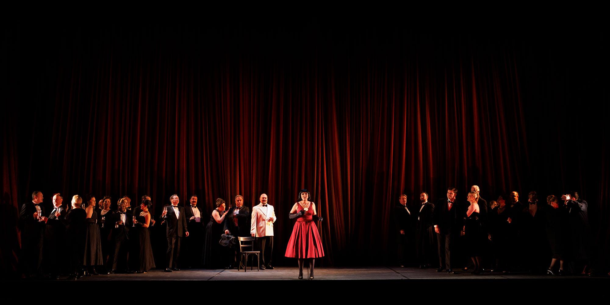 The cast of ENO's La traviata 2023 © Belinda Jiao