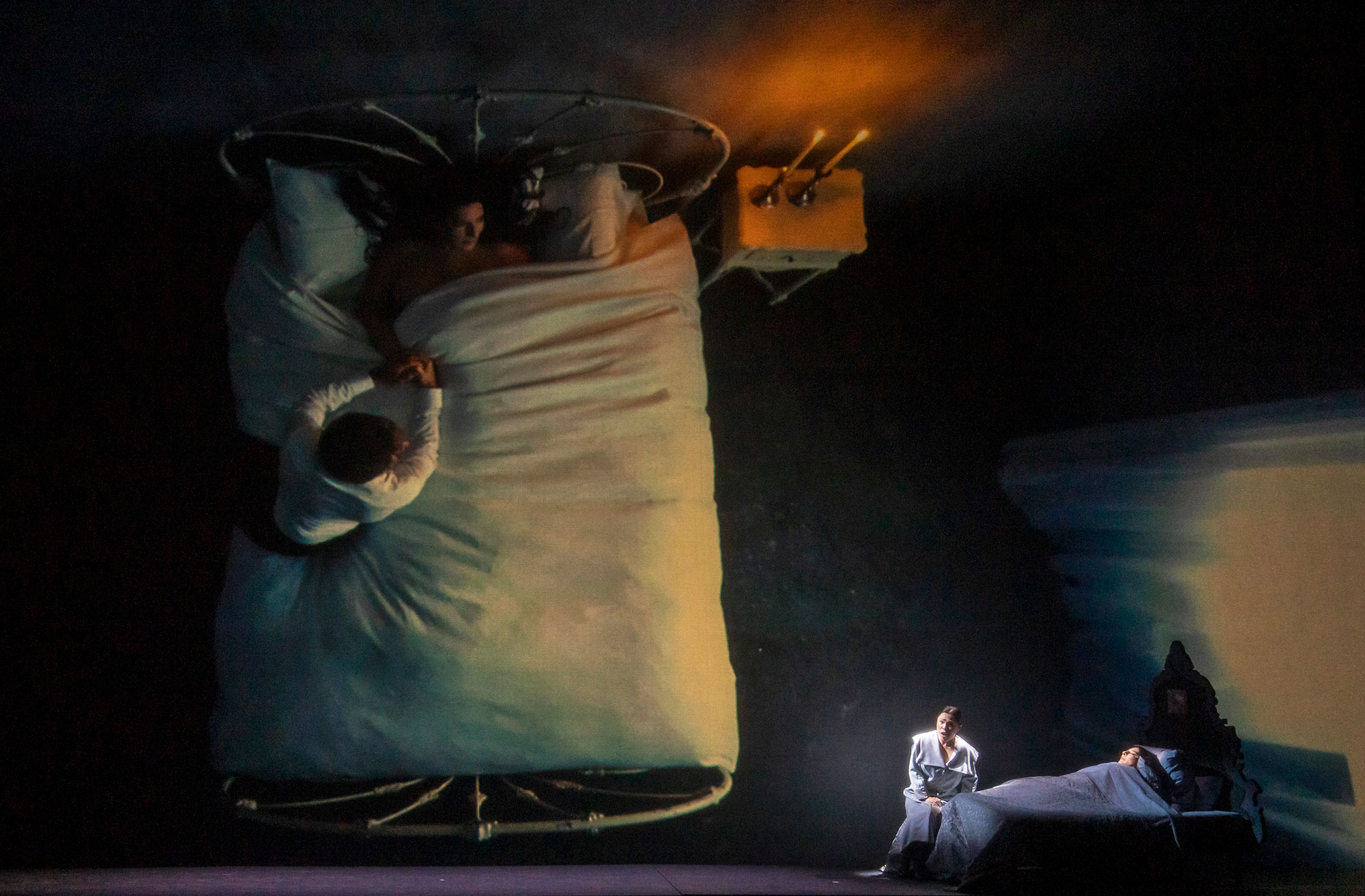 Willem Dafoe, Marina Abramović, Eri Nakamura, ENO’s 7 Deaths of Maria Callas © Tristram Kenton