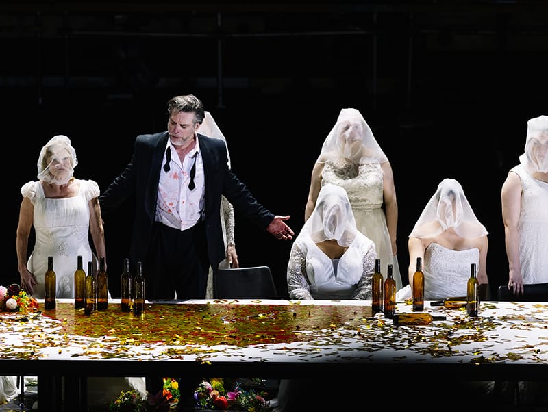Crispin-Lord,-John-Relyea-&-ENO-Chorus,-ENO’s-Duke-Bluebeard’s-Castle-2024-©-Nirah-Sanghani