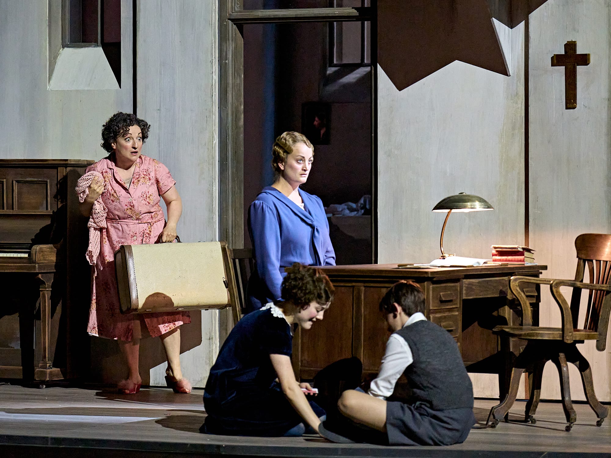 Ailish-Tynan,-Eleanor-Dennis,-Victoria-Nekhaenko,-Jerry-Louth,-ENO’s-The-Turn-of-the-Screw-2024-©-Manuel-Harlan