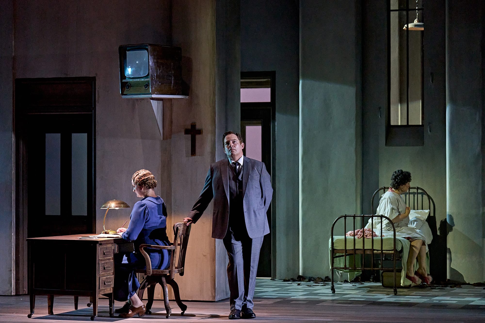 Eleanor Dennis, Robert Murray, Ailish Tynan, ENO’s The Turn of the Screw 2024 © Manuel Harlan
