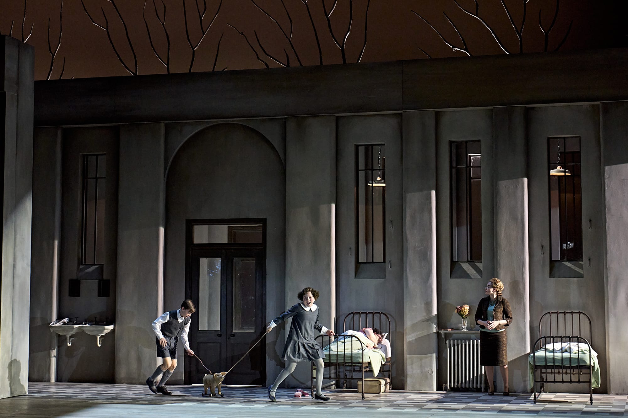 Jerry Louth, Victoria Nekhaenko, Rachel Laird, ENO’s The Turn of the Screw 2024 © Manuel Harlan