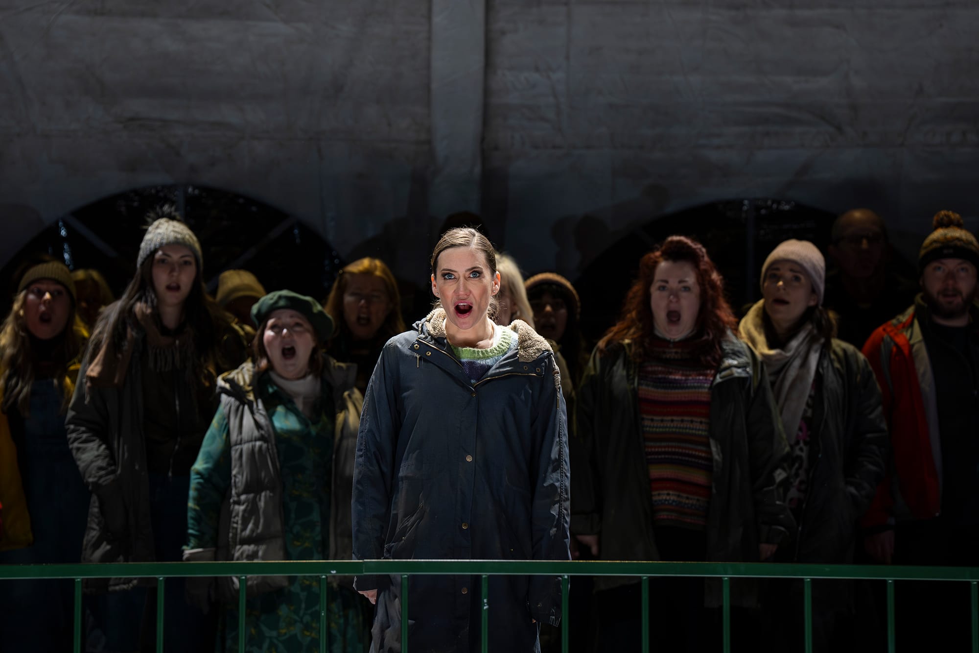 Heidi Stober and the cast of ENO’s Mary, Queen of Scots 2025 © Ellie Kurttz