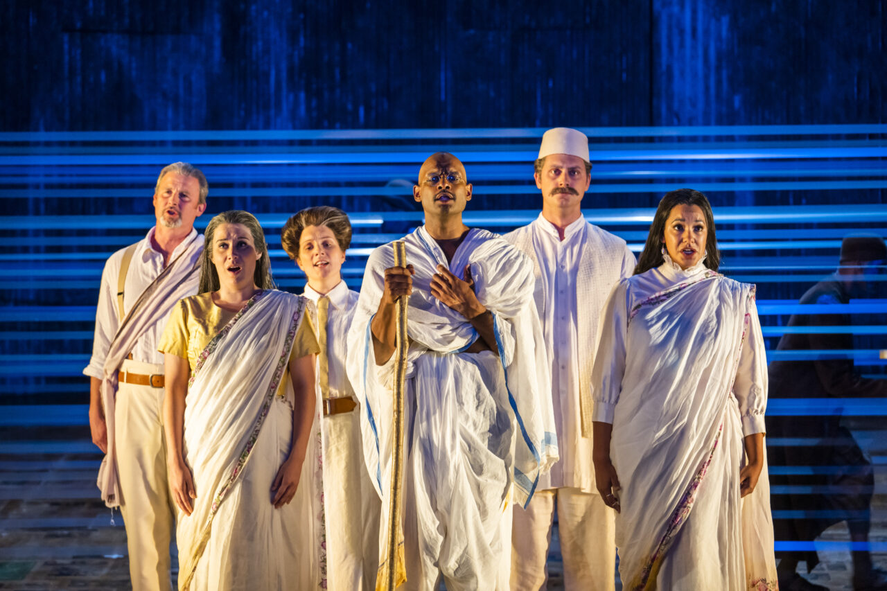 ENO Satyagraha 2021 James Cleverton, Verity Wingate, Gabriella Cassidy, Sean Panikkar, William Thomas and Felicity Buckland © Tristram Kenton 
