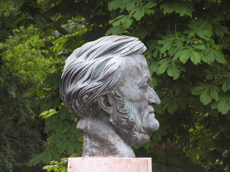 Image of Richard Wagner statue